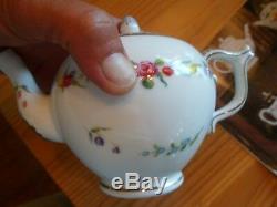 12 Porcelain Victoria & Albert Museum Tea Pots Franklin Mint Complete set