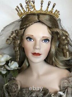 17 Franklin Mint Porcelain Doll Queen Guinevere BeautyCamelot Series MINT Box