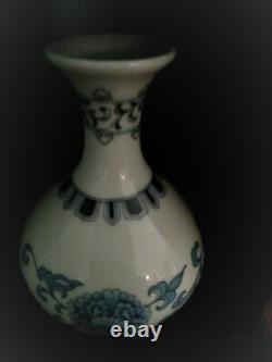 1982 Franklin Mint Treasures of the Imperial Dynasties Miniature Vase Collection