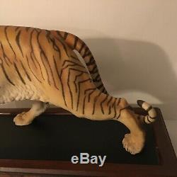 1988 Franklin Mint Bengal Tiger On the Prowl Porcelain with Wooden Base VTG