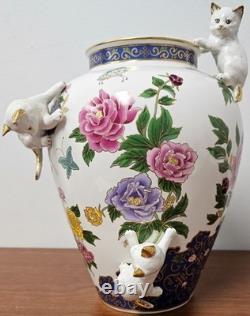 1989 Franklin Mint The Vase of the Imperial Cats by Toshiharu Kitagawa WithStand