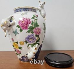 1989 Franklin Mint The Vase of the Imperial Cats by Toshiharu Kitagawa WithStand