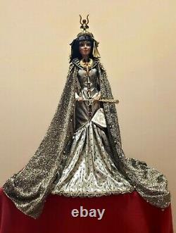 1997 Franklin Mint CLEOPATRA porcelain doll. 14 karat gold trim