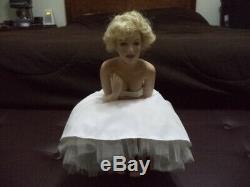 2001 Franklin Mint Love Marilyn Monroe Porcelain Portrait Doll Satin Seat Chair