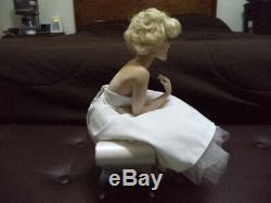 2001 Franklin Mint Love Marilyn Monroe Porcelain Portrait Doll Satin Seat Chair