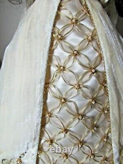 Beautiful Franklin Mint Faberge Doll Winter Bride