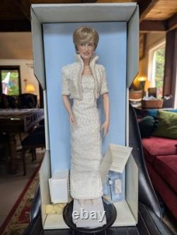 Diana Princess of Wales Franklin Mint Porcelain Doll & Accessories MINT / NIB