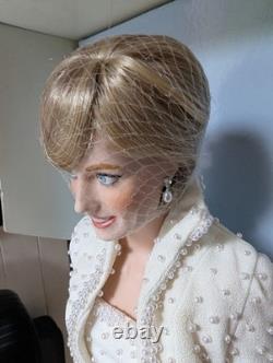 Diana Princess of Wales Franklin Mint Porcelain Doll & Accessories MINT / NIB