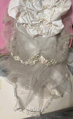Exquisite Franklin Mint porcelain bride doll by Maryse Nicole