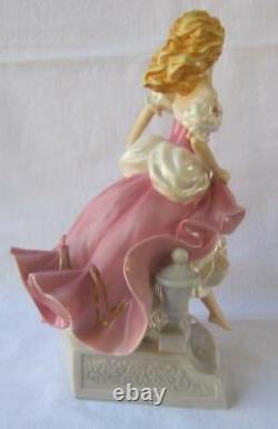 Exquisite Large Franklin Mint CINDERELLA Porcelain Figurine with Box and COA