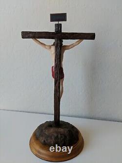 Exquisite Large Franklin Mint THE CRUCIFIXION Jesus Porcelain Figurine Wood Base