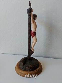 Exquisite Large Franklin Mint THE CRUCIFIXION Jesus Porcelain Figurine Wood Base