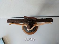 Exquisite Large Franklin Mint THE CRUCIFIXION Jesus Porcelain Figurine Wood Base