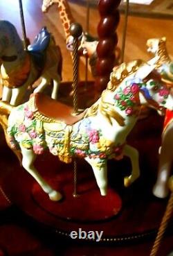 FRANKLIN MINT CAROUSEL 12 PORCELAIN ANIMALS WITH DISPLAY TURNTABLE 1980's