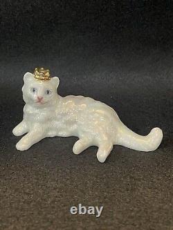 FRANKLIN MINT CURIO CABINET CAT COLLECTION LUSTRE GLAZE WHITE CAT WithCROWN