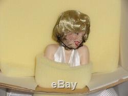 Franklin Mint 7 YEAR ITCH Marilyn Monroe Porcelain Heirloom Doll New In Box