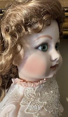 Franklin Mint BeBe Thuillier Antique Reproduction 22 Porcelain Doll NIB