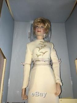 Franklin Mint Diana Princess Of Wales 17 Porcelain Doll White Gown Accessories