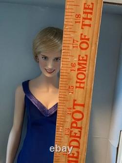 Franklin Mint Diana Princess of Wales Porcelain 17 Doll Mint Blue Dress