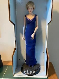 Franklin Mint Diana Princess of Wales Porcelain 17 Doll Mint Blue Dress
