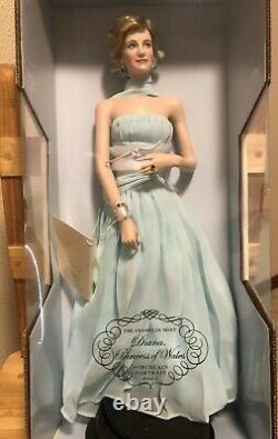 Franklin Mint Diana Princess of Wales Porcelain Portrait Doll Blue Chiffon Gown