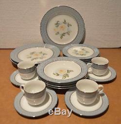 Franklin Mint Diana Princess of Wales Roses 20 Pc Porcelain China Dinnerware Set