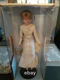 Franklin Mint- Diana Queen of Fashion Porcelain Portrait Doll NIB Princess Saudi