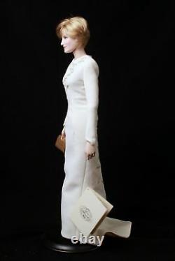 Franklin Mint- Diana Queen of Fashion Porcelain Portrait Doll NIB Princess Saudi