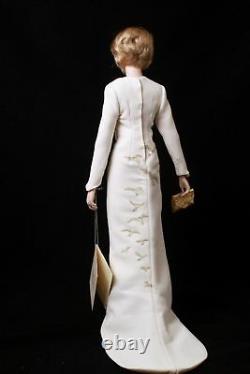 Franklin Mint- Diana Queen of Fashion Porcelain Portrait Doll NIB Princess Saudi