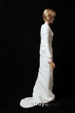 Franklin Mint- Diana Queen of Fashion Porcelain Portrait Doll NIB Princess Saudi