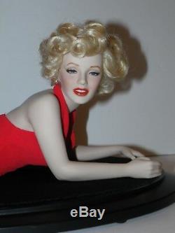 Franklin Mint FOREVER MARILYN Monroe Porcelain Portrait Doll Red Dress + Base