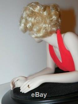 Franklin Mint FOREVER MARILYN Monroe Porcelain Portrait Doll Red Dress + Base