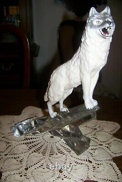 Franklin Mint Figurine Cry of the North Porcelain Wolf on Crystal Base