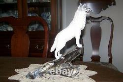 Franklin Mint Figurine Cry of the North Porcelain Wolf on Crystal Base