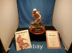 Franklin Mint Fine Porcelain Figurine Wolf Runner By Robert F. Murphy