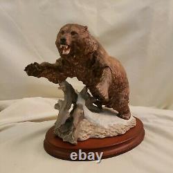 Franklin Mint Hand Paint Porcelain Grizzly Bear Sculpture withWood Base & Orig Box