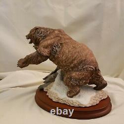 Franklin Mint Hand Paint Porcelain Grizzly Bear Sculpture withWood Base & Orig Box