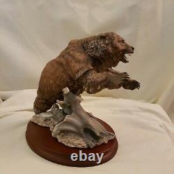 Franklin Mint Hand Paint Porcelain Grizzly Bear Sculpture withWood Base & Orig Box