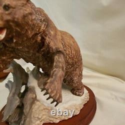 Franklin Mint Hand Paint Porcelain Grizzly Bear Sculpture withWood Base & Orig Box