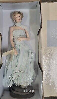 Franklin Mint Heirloom 16 Porcelain Princess Diana of Wales Blue Dress