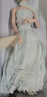 Franklin Mint Heirloom 16 Porcelain Princess Diana of Wales Blue Dress
