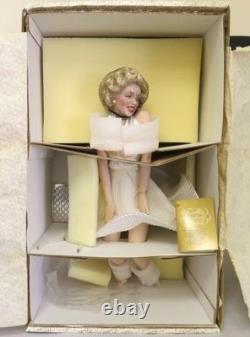 Franklin Mint Heirloom 17 Marilyn Monroe Seven Year Itch Porcelain Doll (NIB)