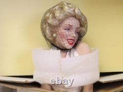 Franklin Mint Heirloom 17 Marilyn Monroe Seven Year Itch Porcelain Doll (NIB)