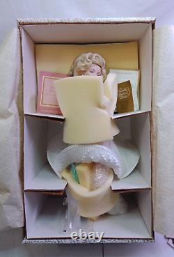 Franklin Mint Heirloom 17 Porcelain Doll Marilyn Monroe Seven Year Itch withStand