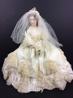 Franklin Mint Heirloom Doll Collection Queen Victoria & Albert Bride Porcelain