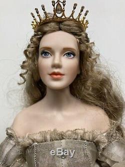 Franklin Mint Heirloom Queen Guinevere of Camelot Porcelain Doll