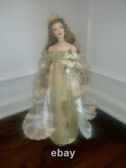Franklin Mint Heirloom Queen Guinevere of Camelot Porcelain Doll Beautiful Rare