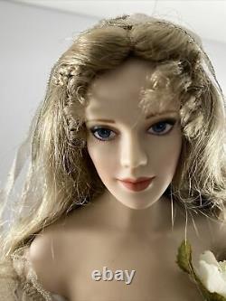 Franklin Mint Heirloom Queen Guinevere of Camelot Porcelain Doll Lynda Resnick