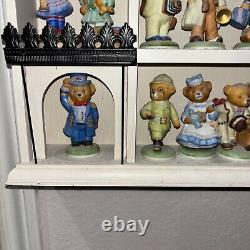 Franklin Mint Hotel Teddington Bear Display with 25 Bears (Complete Set) LikeNew
