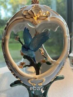 Franklin Mint House of Faberge Porcelain Egg Bluebird Green Leaf Stand